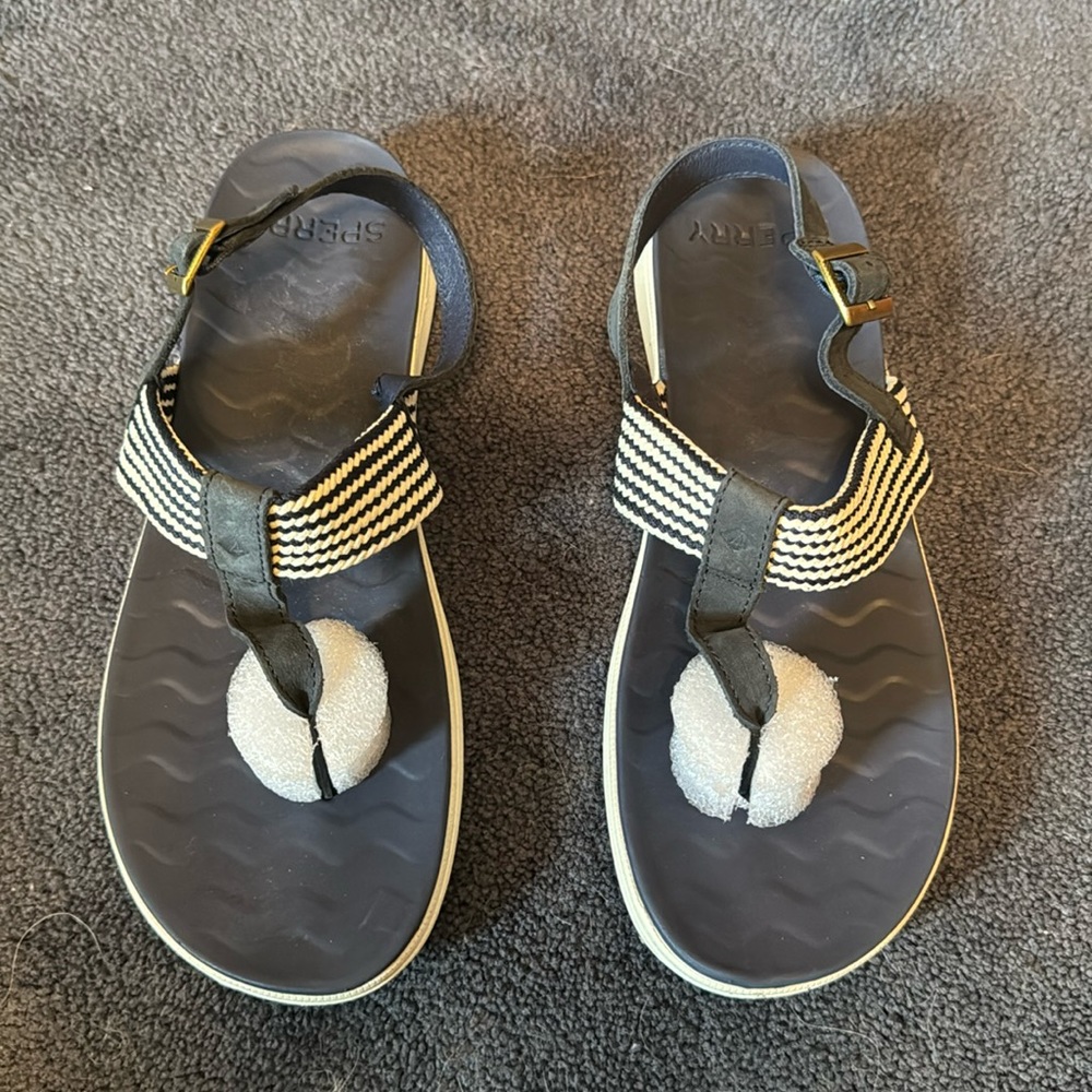 New never worn sperry sandals